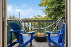 Deluxe 3BR Junction House, KING bed, Hot Tub, BBQ